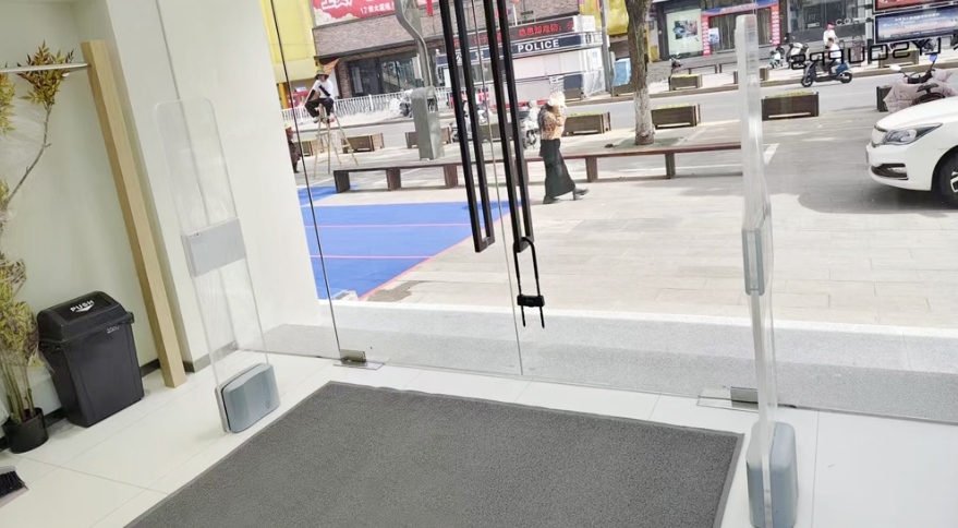 AM&RFID kahesageduslik: intelligentne turvalisus rõivaste jaemüügitööstusele.